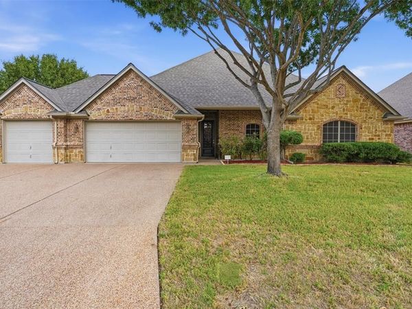 136 Castle Pines Drive, Willow Park, TX 76008