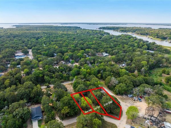 121 Neches Drive, Mabank, TX 75156