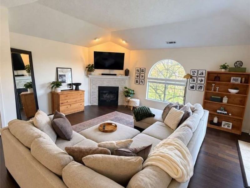 8609 Scenicview Drive, Unit 201, Broadview Heights, OH 44147 Photo 2