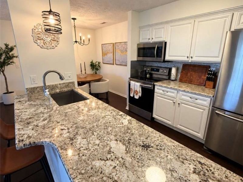8609 Scenicview Drive, Unit 201, Broadview Heights, OH 44147 Photo 3