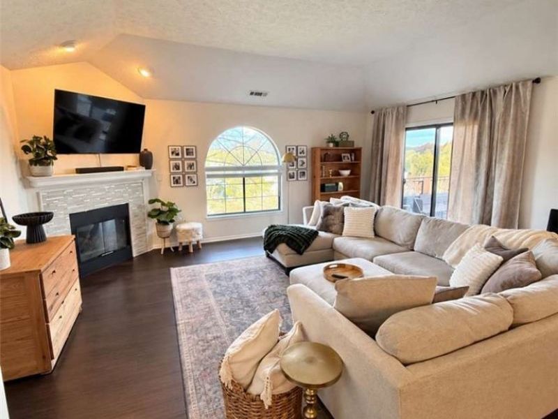8609 Scenicview Drive, Unit 201, Broadview Heights, OH 44147 Photo 4