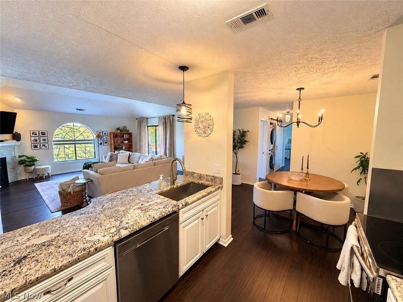 8609 Scenicview Drive, Unit 201, Broadview Heights, OH 44147 Photo 5