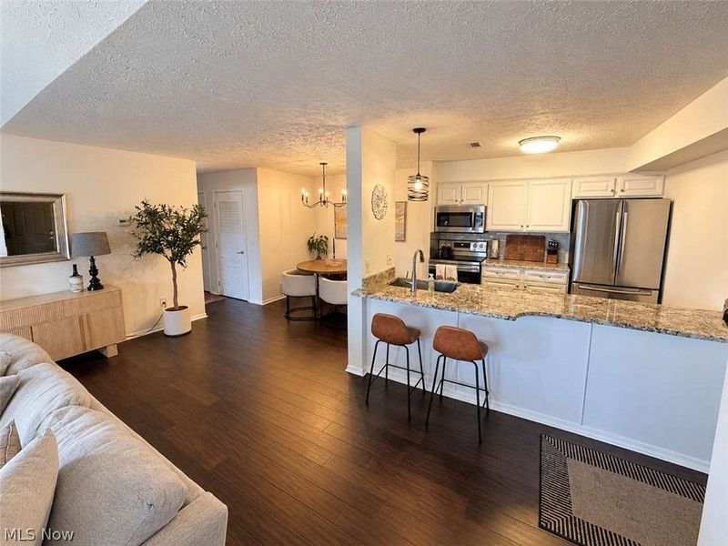 8609 Scenicview Drive, Unit 201, Broadview Heights, OH 44147 Photo 9