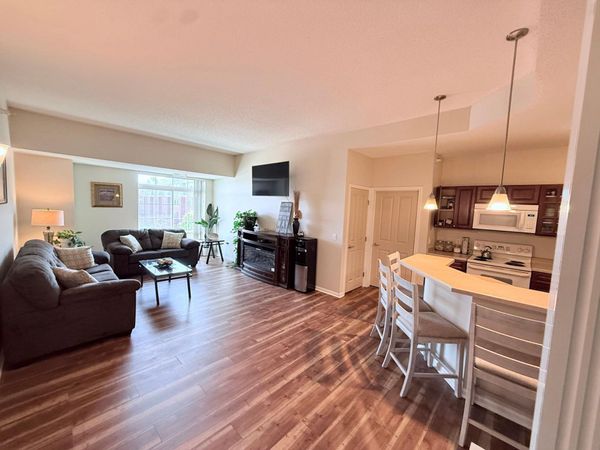 649 Old Highway 8 NW, Unit 306, New Brighton, MN 55112