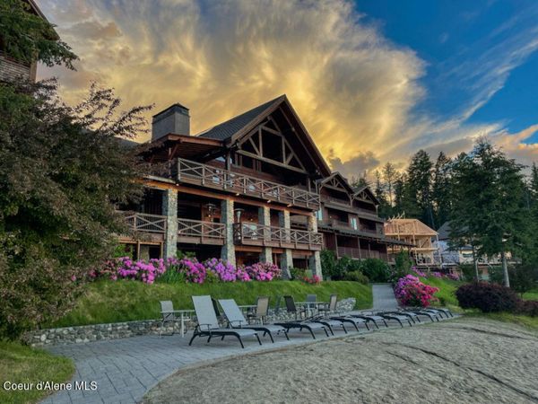 41 Lakeshore Dr , Sagle, ID 83860