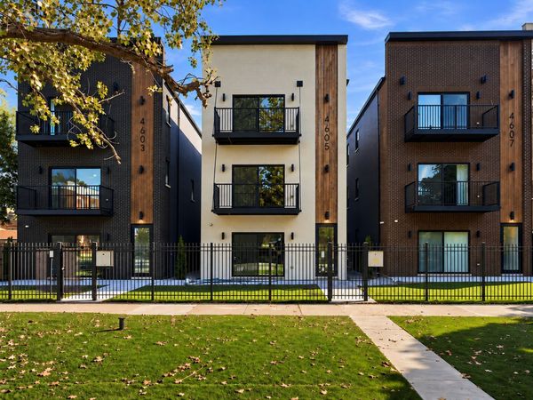 4605 S Prairie Avenue, Chicago, IL 60653
