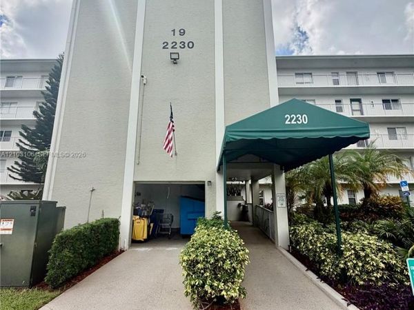 2230 N Cypress Bend Dr , Unit 308, Pompano Beach, FL 33069