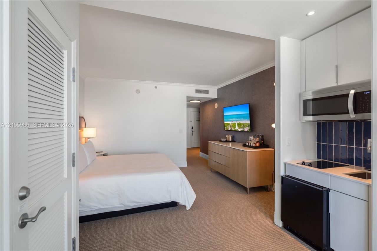 4401 Collins Ave, Unit 2209, Miami Beach, FL 33140 Photo