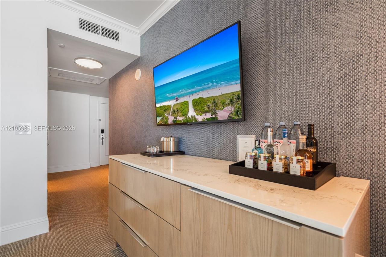 4401 Collins Ave, Unit 2209, Miami Beach, FL 33140 Photo
