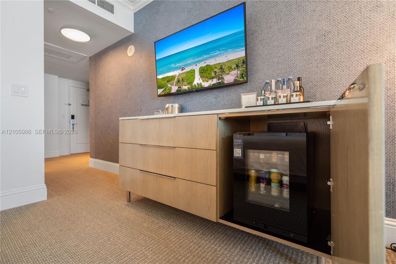 4401 Collins Ave, Unit 2209, Miami Beach, FL 33140 Photo