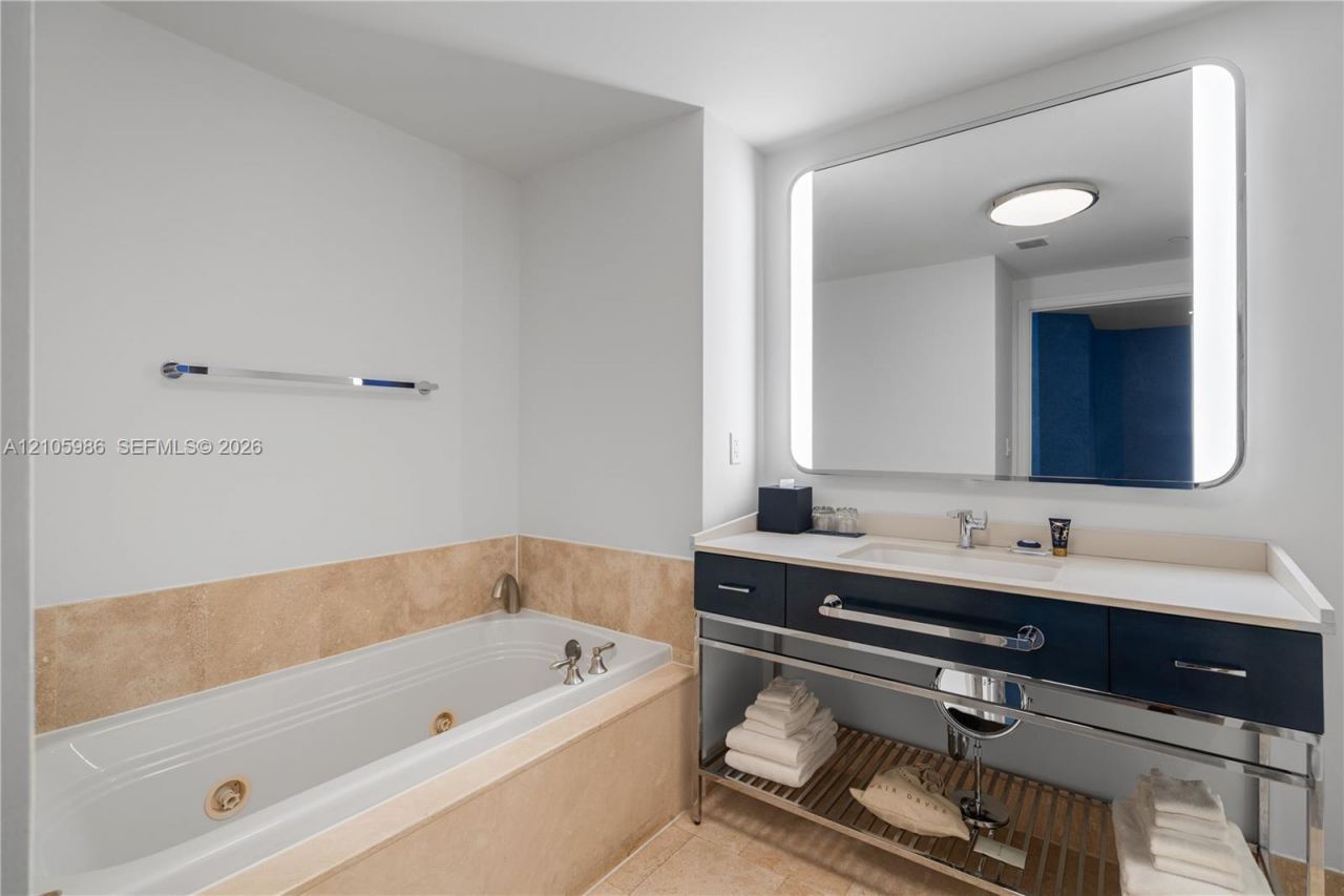 4401 Collins Ave, Unit 2209, Miami Beach, FL 33140 Photo