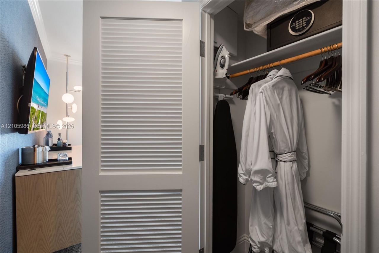 4401 Collins Ave, Unit 2209, Miami Beach, FL 33140 Photo