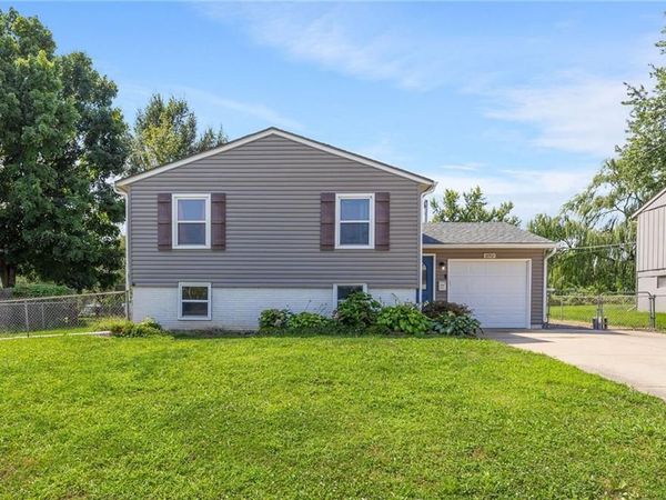 18907 E Susquehanna Ridge, Independence, MO 64056