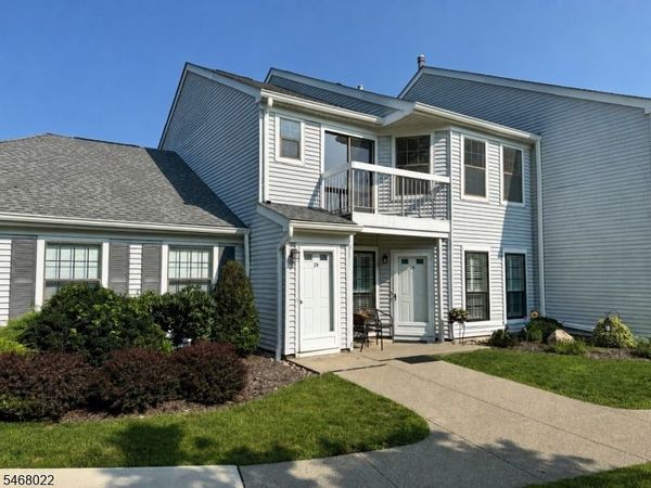 29 Krinsky Ct, Mahwah, NJ 07430