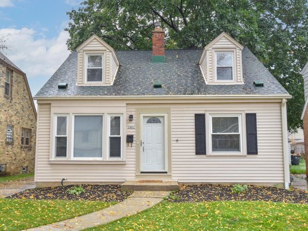 2463 N 85th St, Wauwatosa, WI 53226