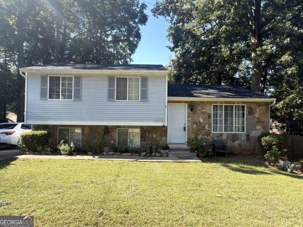 5172 W Scarbrough Trail, Stone Mountain, GA 30088