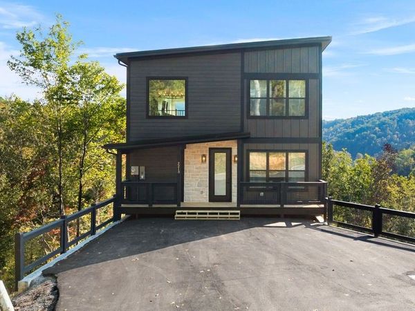 2213 Legend Dr , Sevierville, TN 37876