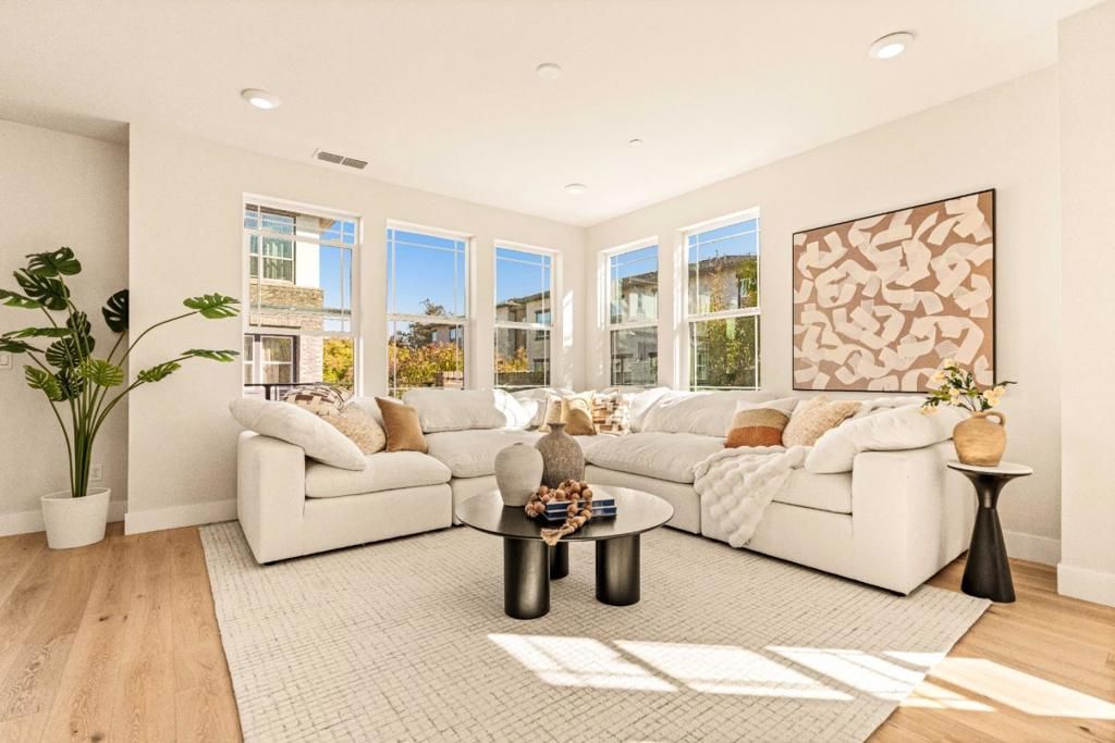 923 Delano Terrace, Unit 1, Sunnyvale, CA 94085 Main Photo