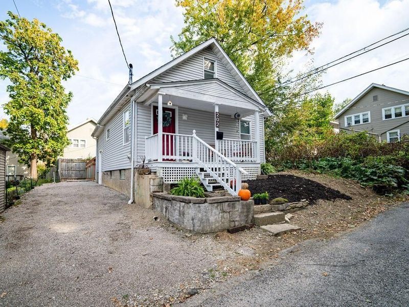 202 Leeds Alley, Columbus, OH 43202 Photo 3