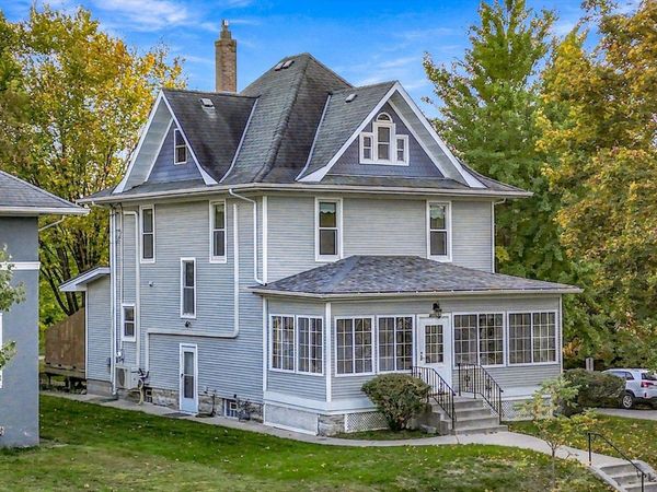 2016 Laurel Avenue , Saint Paul, MN 55104