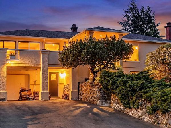 916 Claremont Ave , Saanich, BC V8Y 1K3