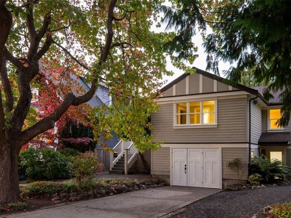 1692 Chandler Ave, Victoria, BC V8S 1N6