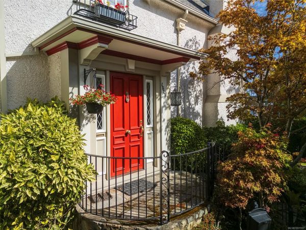 1618 Rockland Ave , Victoria, BC V8S 1W7