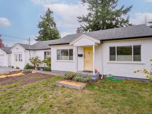 4012 Raymond St N, Saanich, BC V8Z 4K8