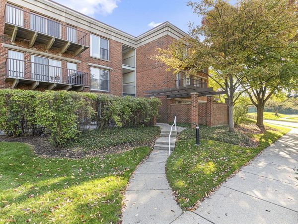 431 Kelburn Road, Unit 116, Deerfield, IL 60015