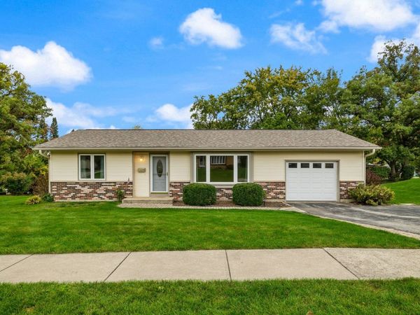 911 Melrose Court , McHenry, IL 60050