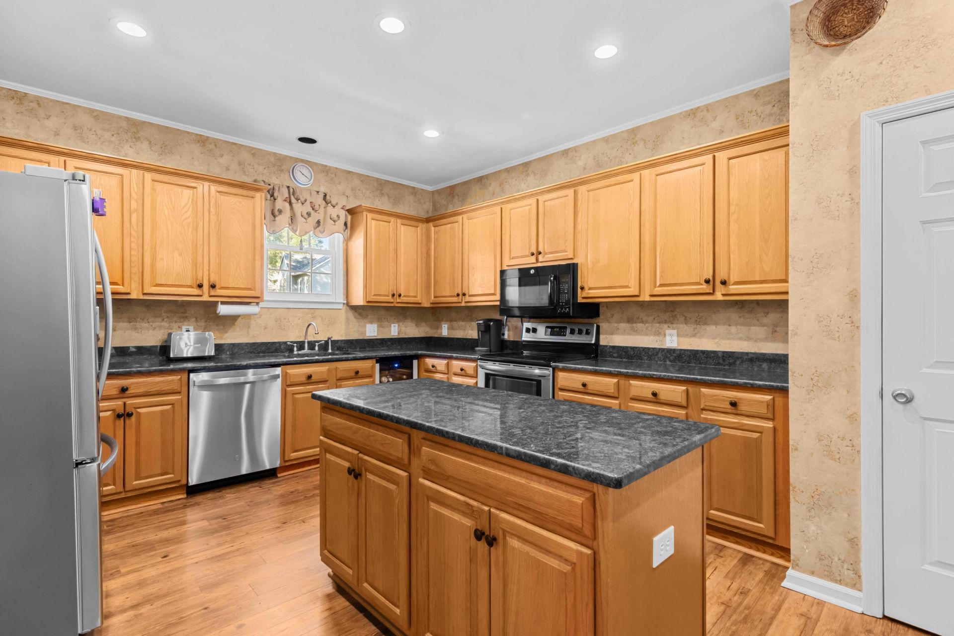 2724 Gaston Gate Photo 6