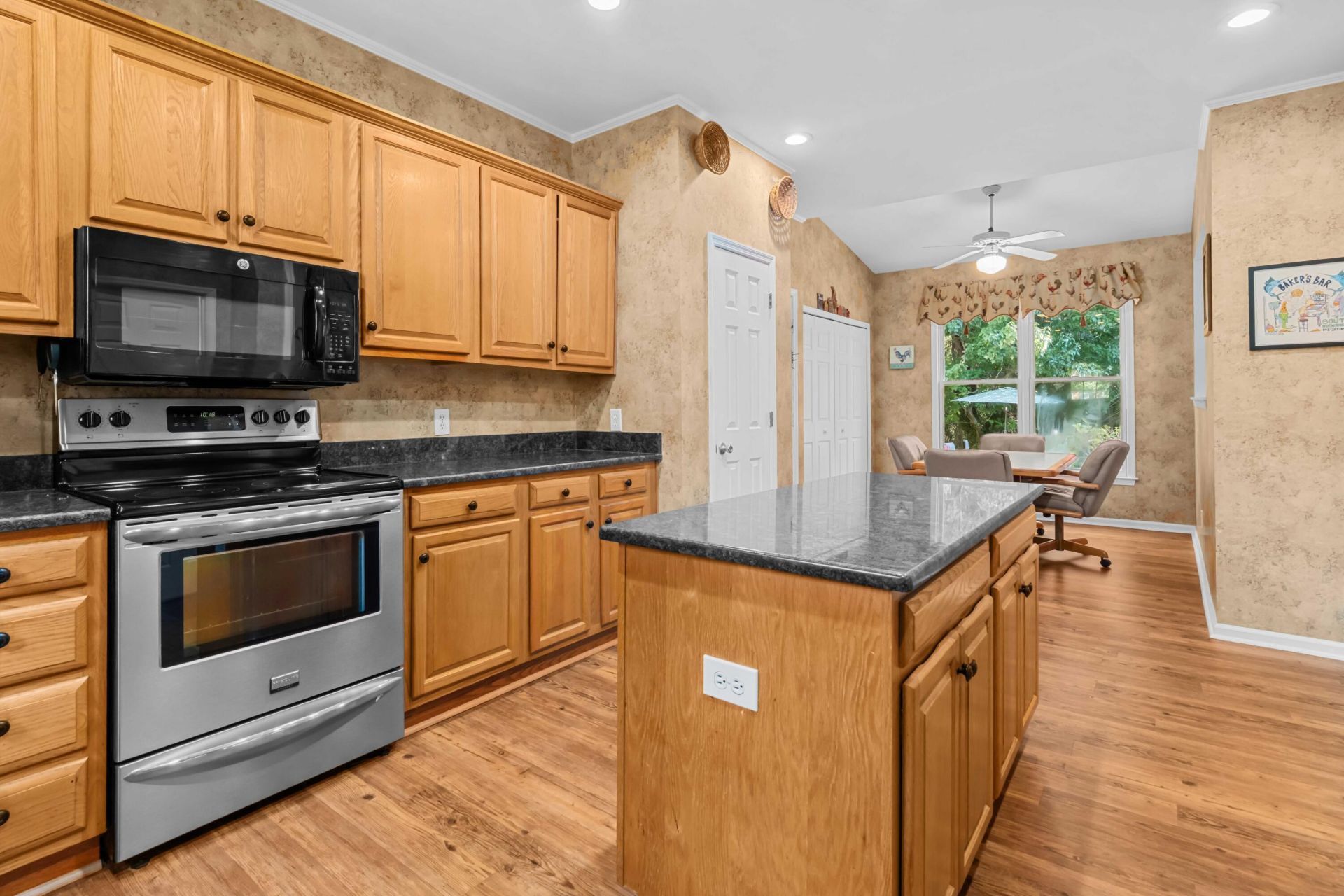2724 Gaston Gate Photo 7