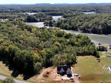 92 Camellia Pl., Moneta, VA 24121