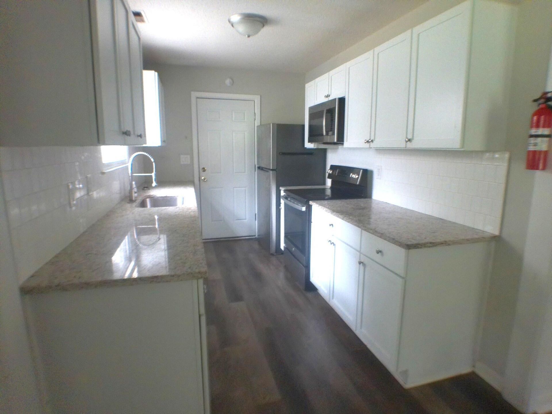 1206 Hawthorne Road Photo 3