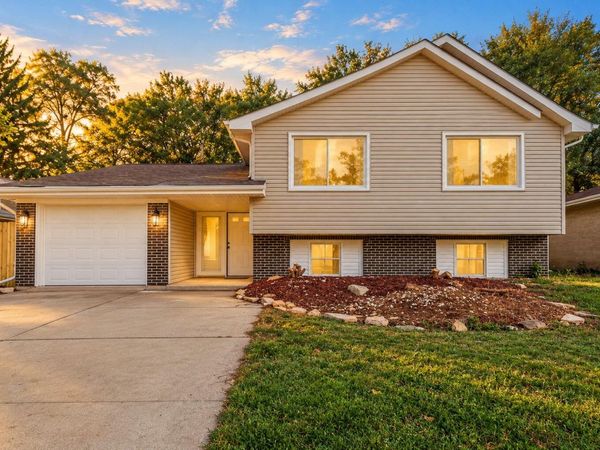 1710 W 53rd Avenue, Merrillville, IN 46410