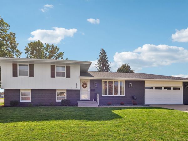 617 SE 10th Street, Ankeny, IA 50021