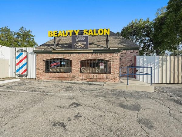 3021 E Lancaster Avenue , Fort Worth, TX 76103