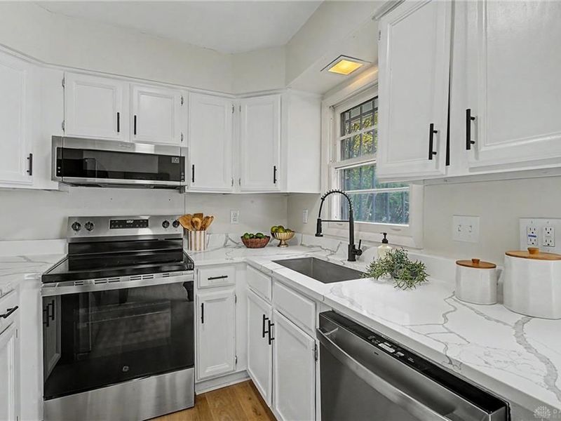 1098 Rydale Road, Dayton, OH 45405 Photo 3