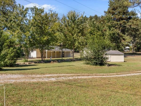 620 Old Stewart Rd , Tennessee Ridge, TN 37178