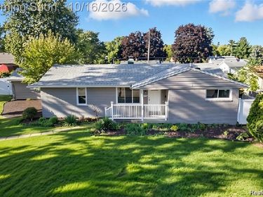 2075 Gulliver Drive, Troy, Mi 48085