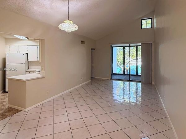 216 Lake Pointe Dr , Unit 217, Oakland Park, FL 33309