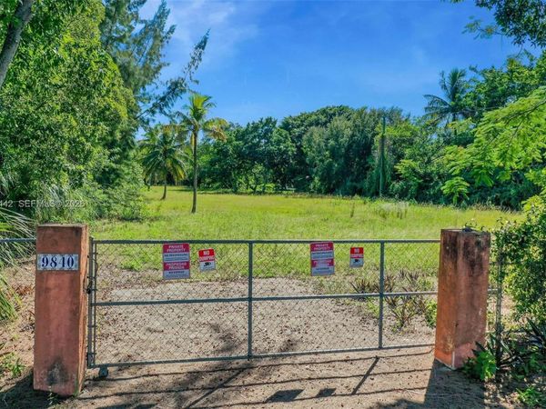 9840 SW 104th St , Miami, FL 33176