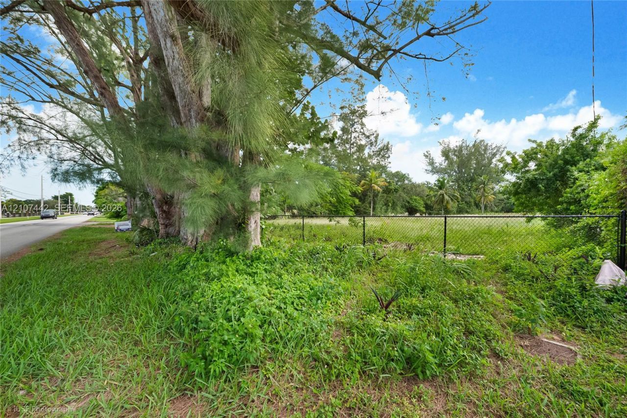 9840 SW 104th St , Miami, FL 33176 Photo