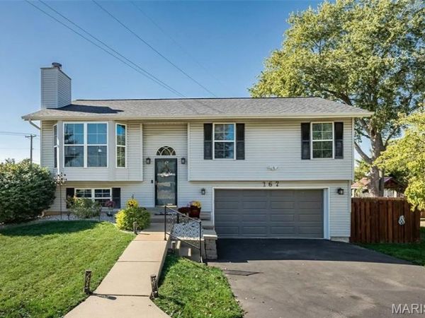 167 Edgeworth Avenue, Maryland Heights, MO 63043