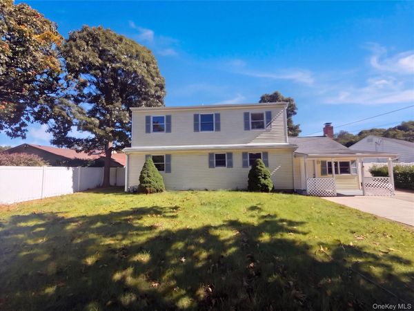 10 Sunset Drive, Centereach, NY 11782