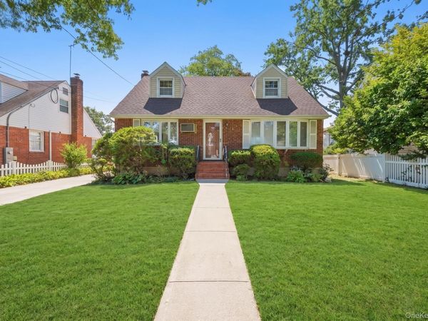 88 Meyer Avenue, Valley Stream, NY 11580