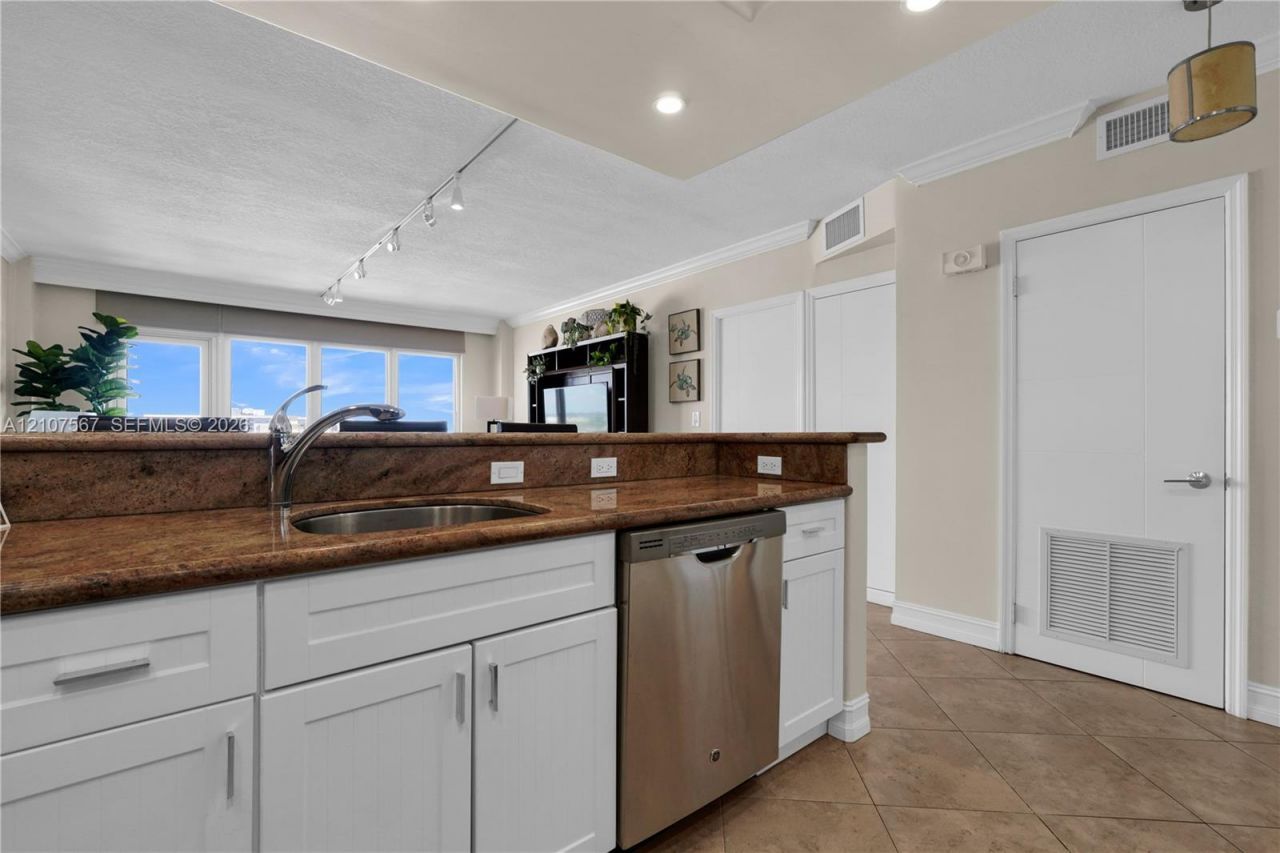 133 N Pompano Beach Blvd , Unit PH-6, Pompano Beach, FL 33062 Photo