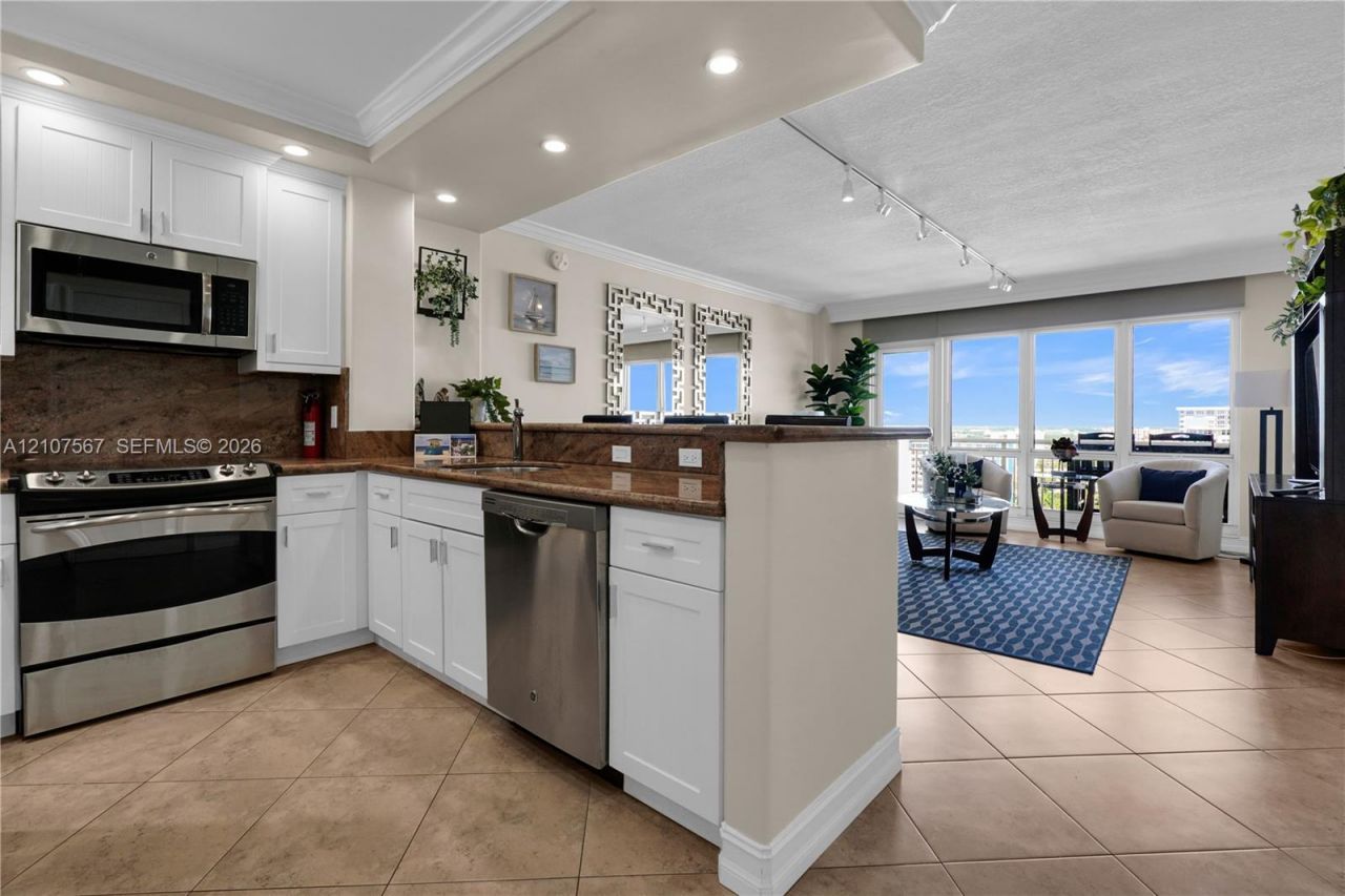 133 N Pompano Beach Blvd , Unit PH-6, Pompano Beach, FL 33062 Photo