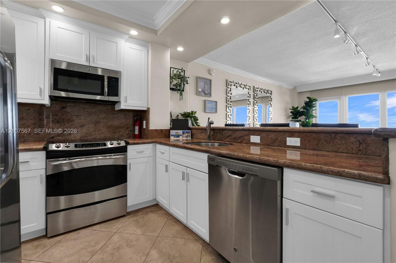 133 N Pompano Beach Blvd , Unit PH-6, Pompano Beach, FL 33062 Photo