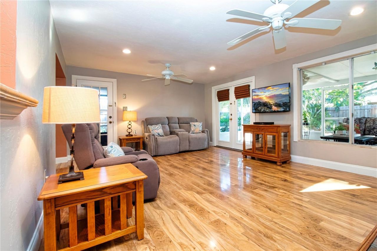 5745 Savannah Drive, Sarasota, FL 34231 Photo